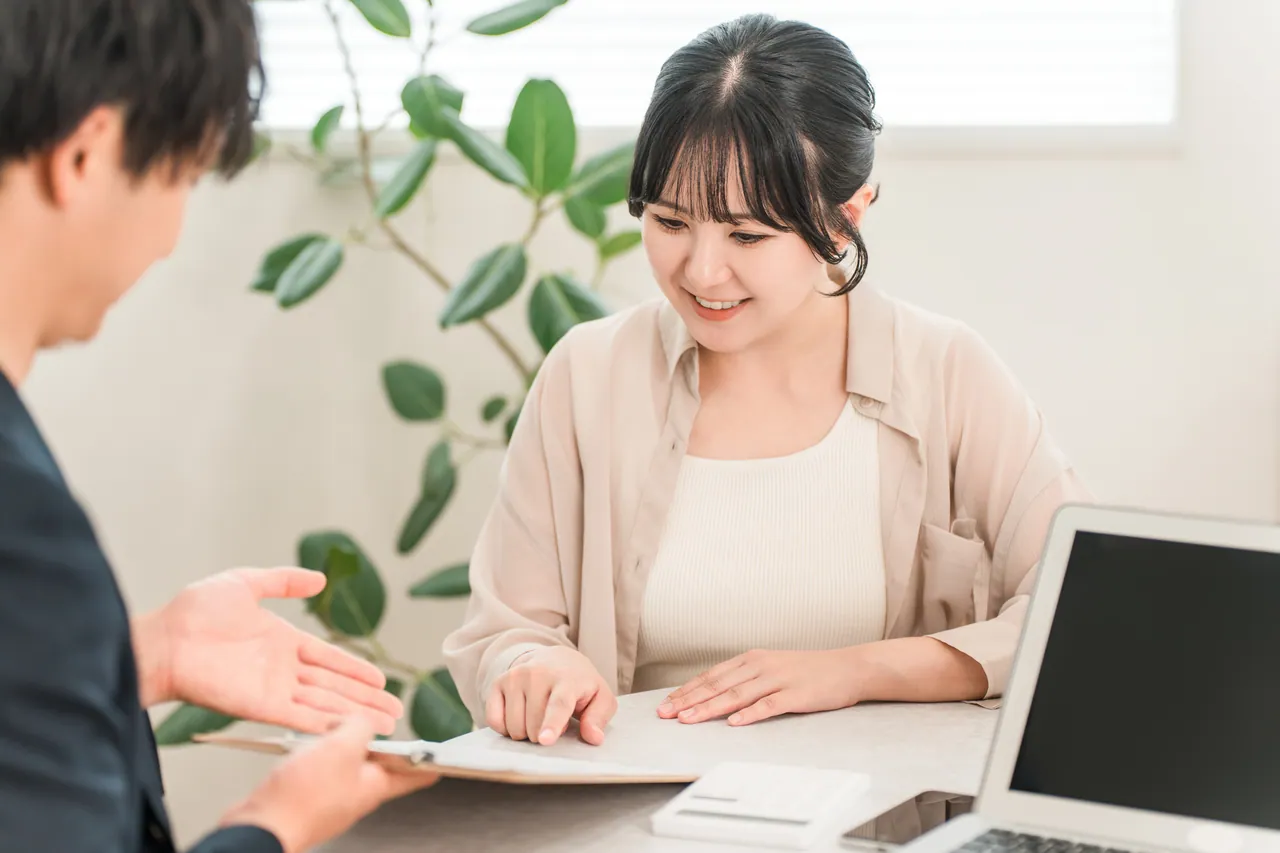 コストを抑えて満足する経営者