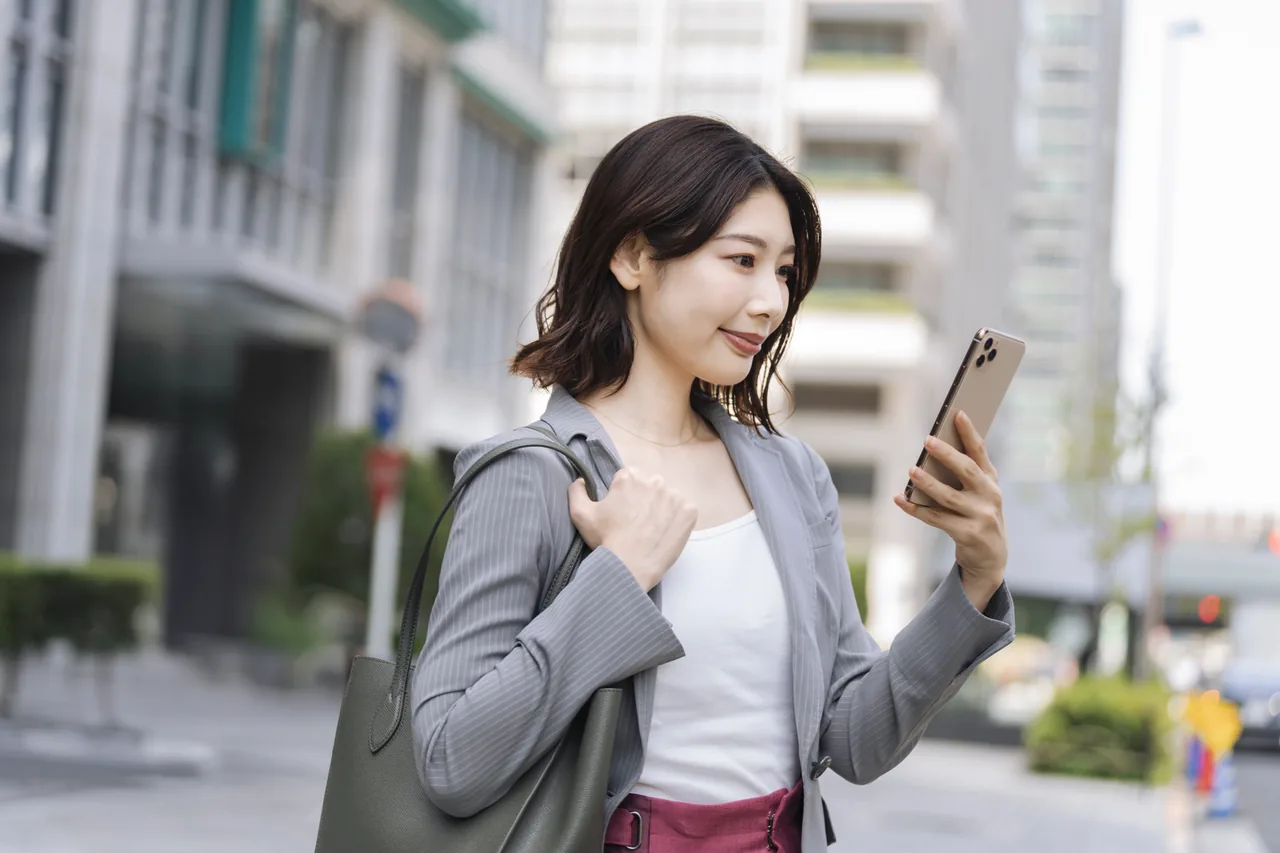 外出先でスマホからお店の情報を確認する