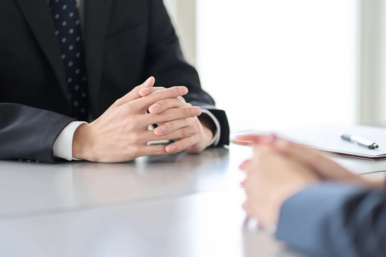 採用面接をする企業